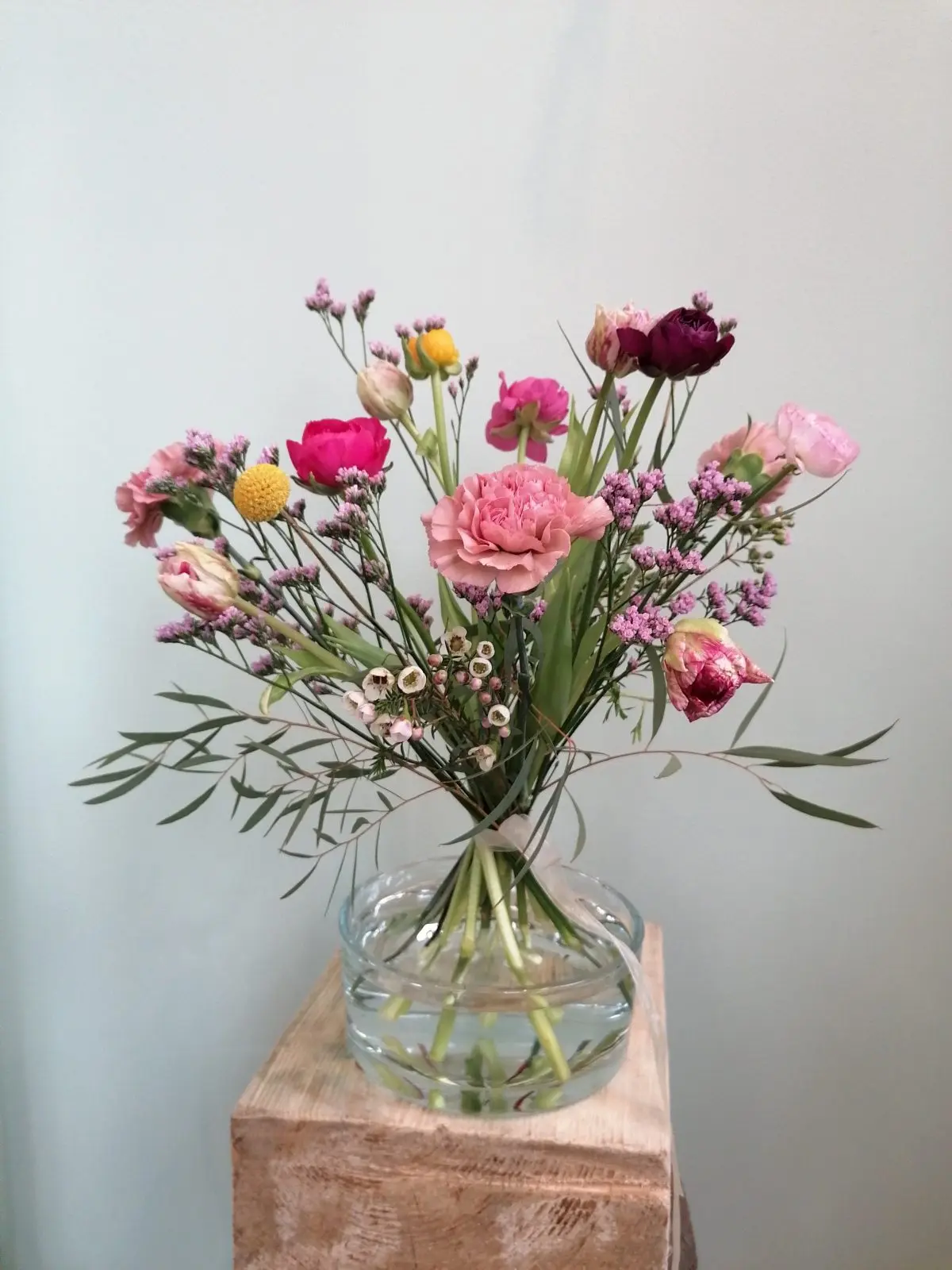 Light bouquet in full composition - subtlety and lightness in a natural form Light bouquet - airy, natural flower composition