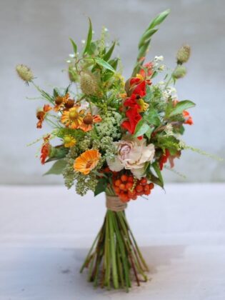 It's the free-flowing flowers of summer in the form of a rustic-style bouquet