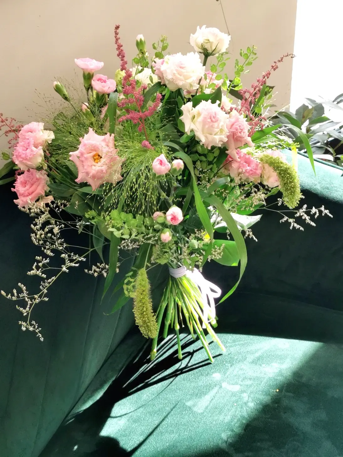 A green and pink delicate proposal for a charming bouquet. Featuring eustomas, carnations and seasonal accessories. Natural and minimalistic.