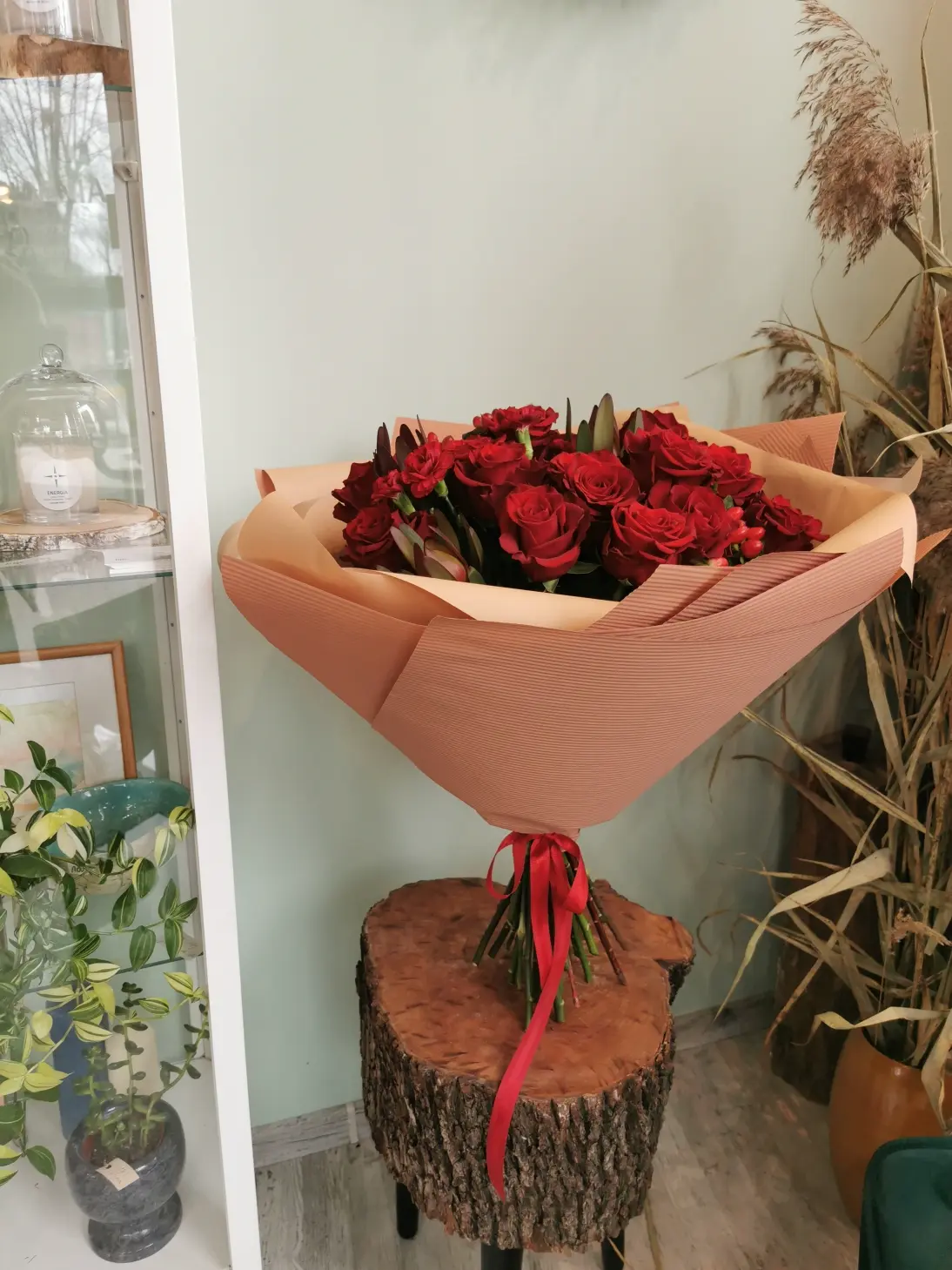 Bukiet ułożony klasycznie z czerwonymi różami