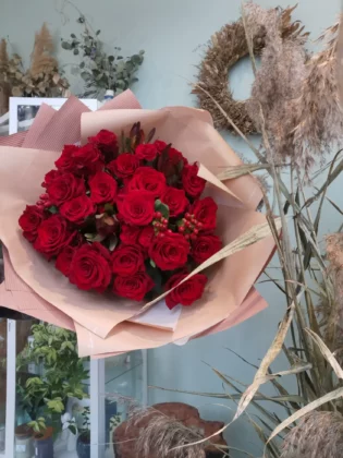 Bukiet ułożony klasycznie z czerwonymi różami