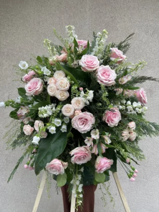 Wreath in light tones