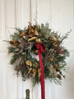 Christmas bell garland with gold and red composition