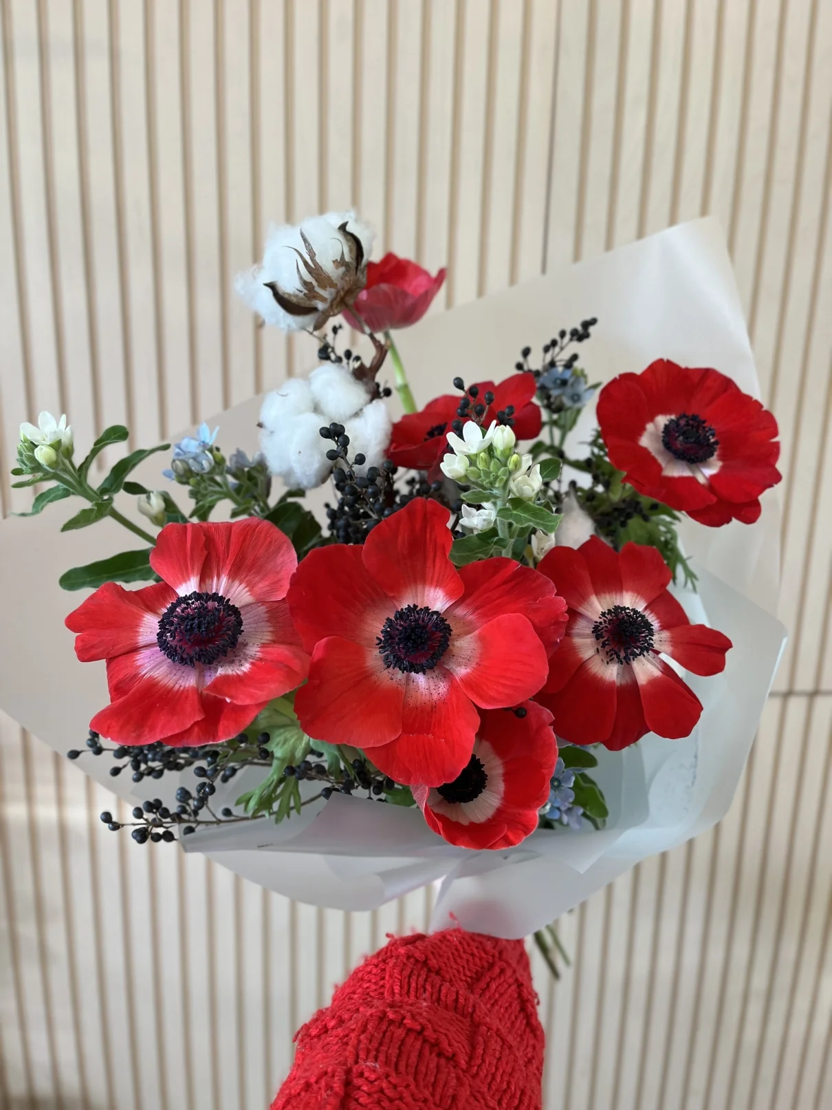 Anemony UJEcie głowne Bukiet z czerwonych Anemonów to wyrazista kompozycja stworzona z myślą o Walentynkach