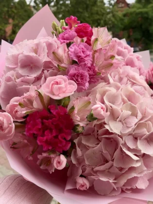 Pastelowy bukiet z sezonowych kwiatów – Malinowa Chmurka